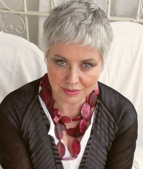 Short and Simple Hairstyle with Short inverted Bangs
