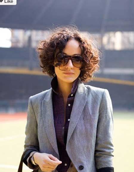 Short to Medium Elegant and Curly Hair