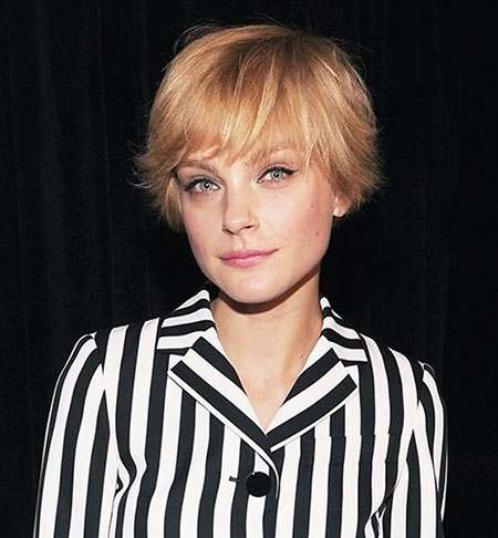 Super Short Bob Hairdo with Short Bangs