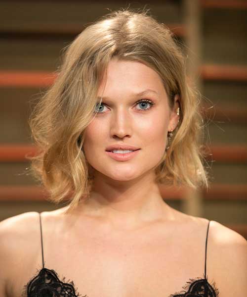 Toni Garrn Cute Bob