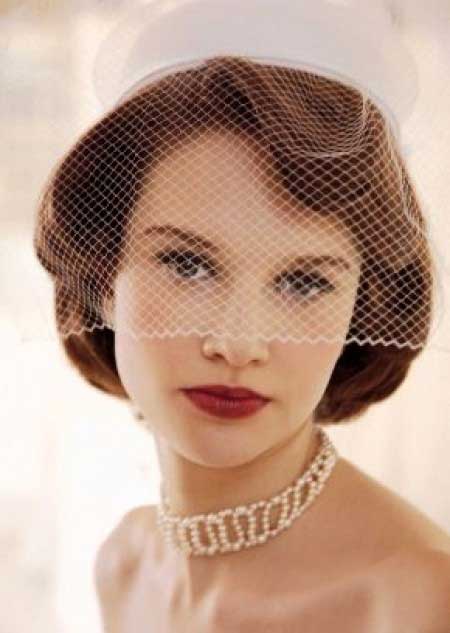 Vintage Bob Hair with Soft and Lovely Waves