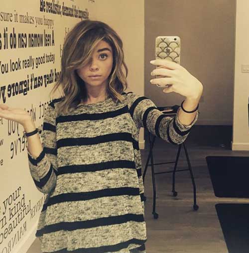 Wavy Highlighted Short Hair for Women