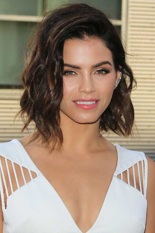 Wavy long bobs