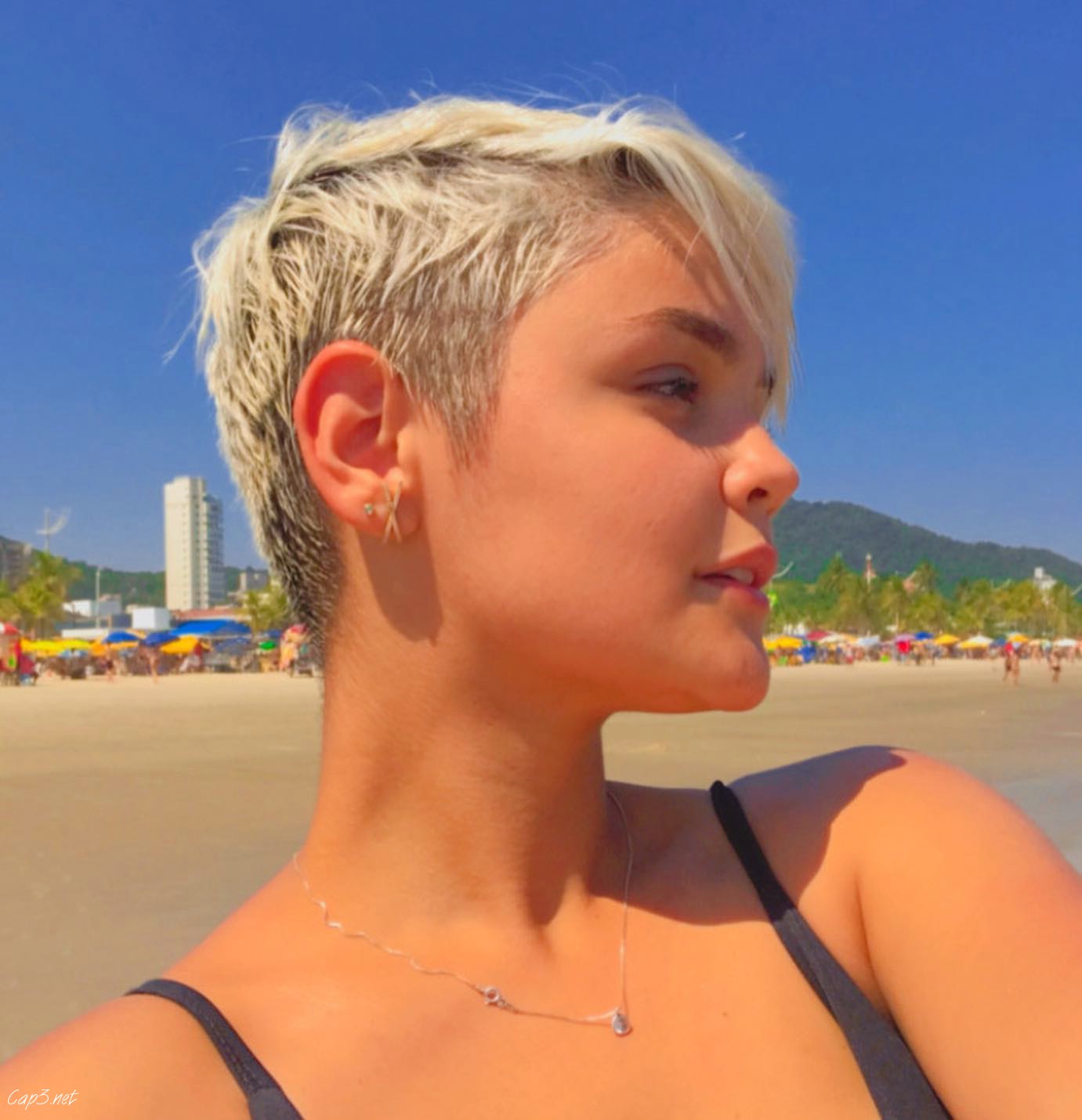 Simple Blonde Pixie