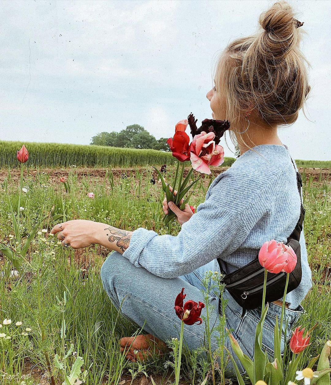 Messy Bun Knot Hairdo