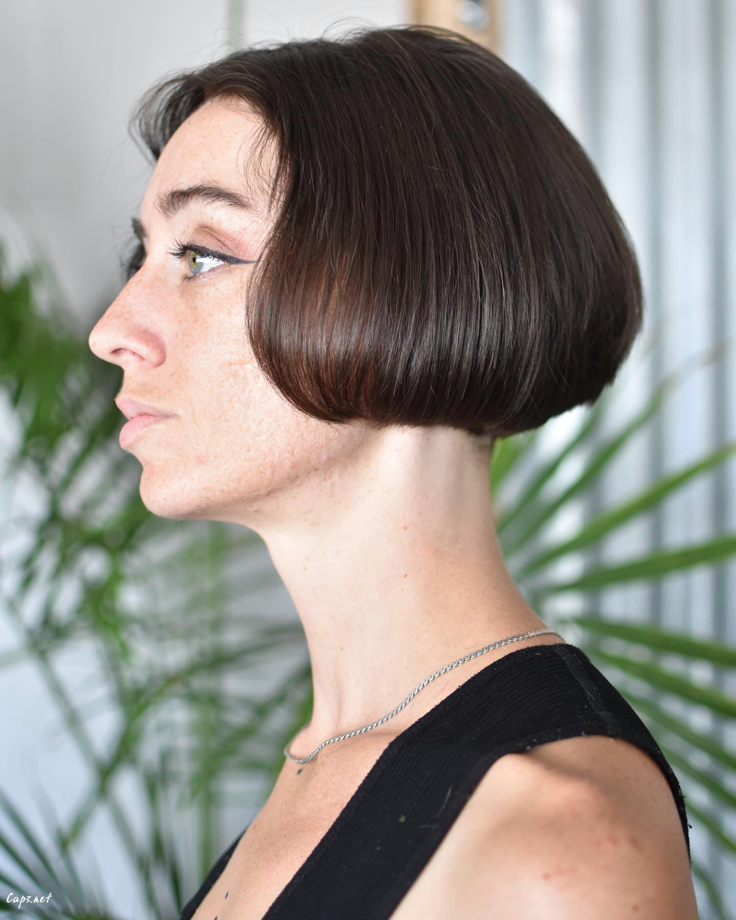 Short Brown Bob Hairdo