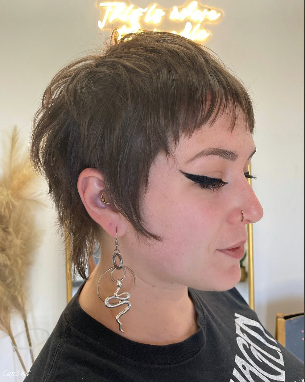 Simple Brown Mullet Look