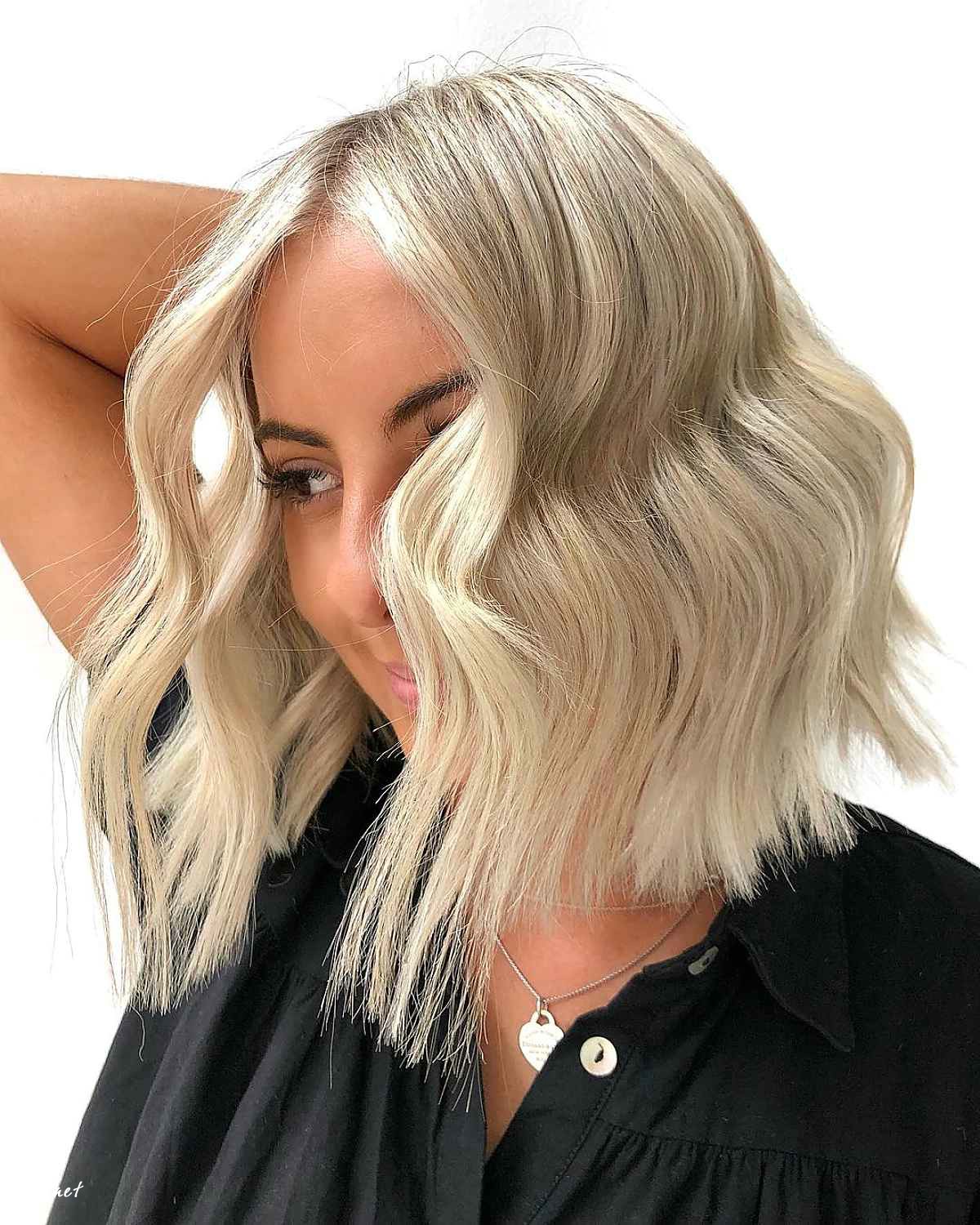 middle part hairstyle for short wavy hair
