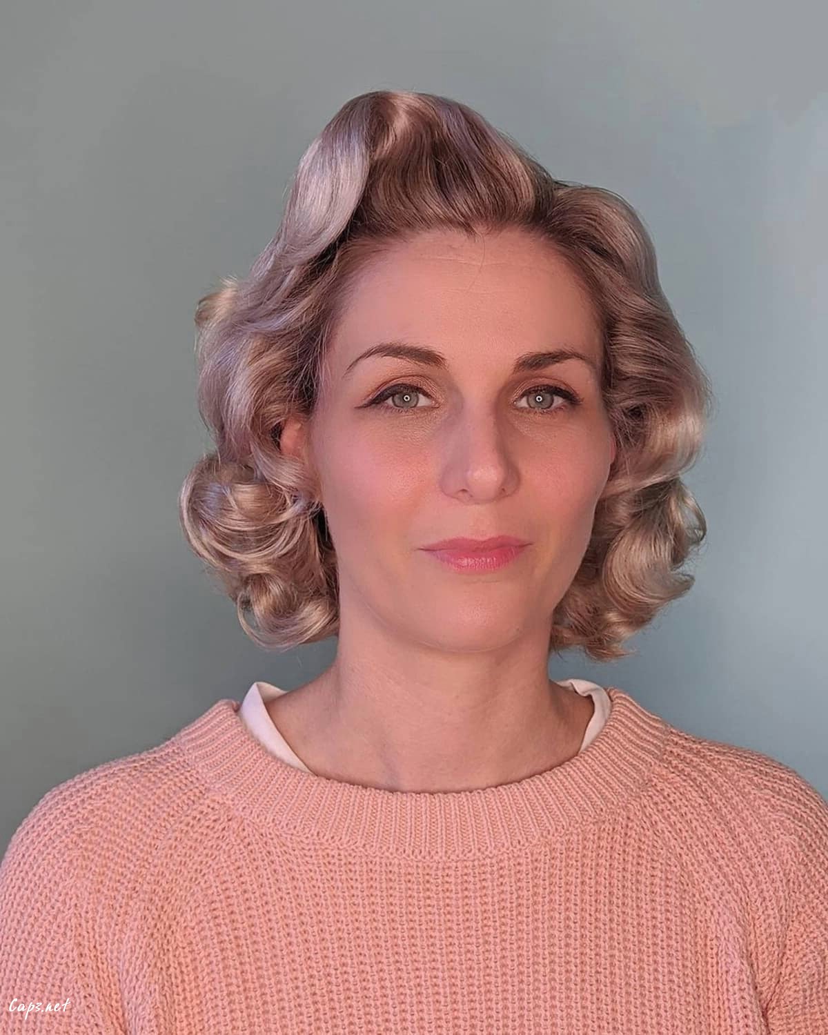retro short hairstyle with waves