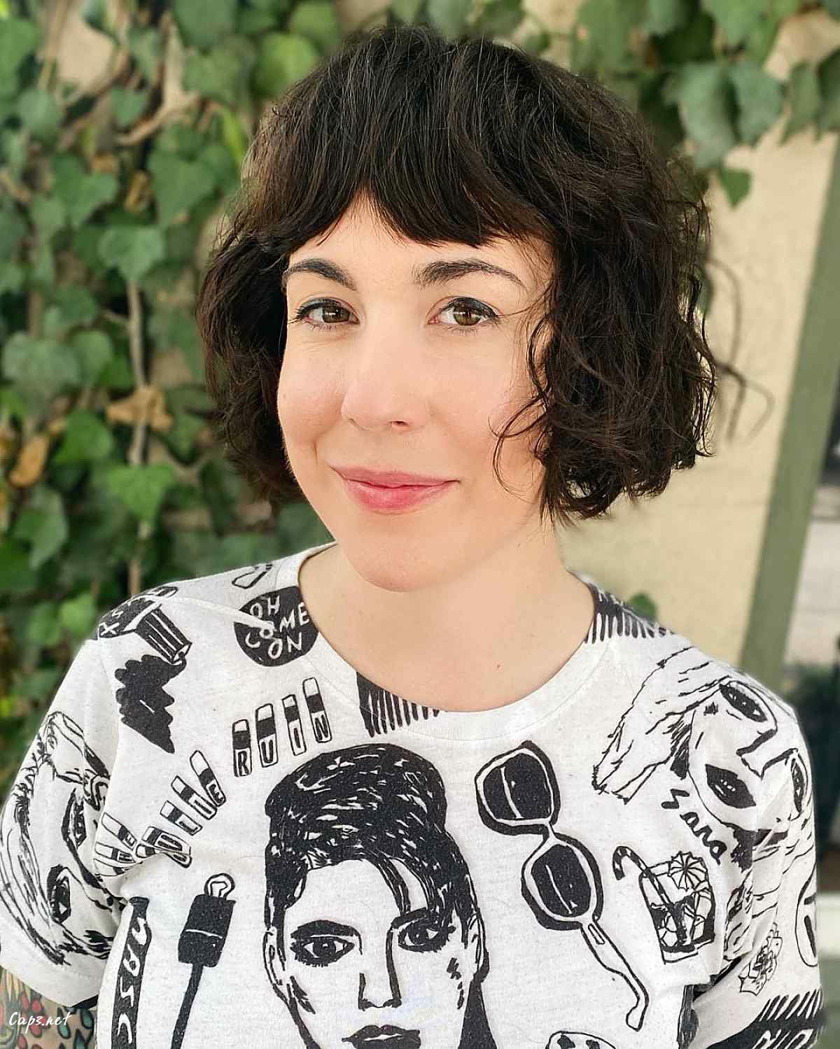 shaggy wavy bob with bangs 1