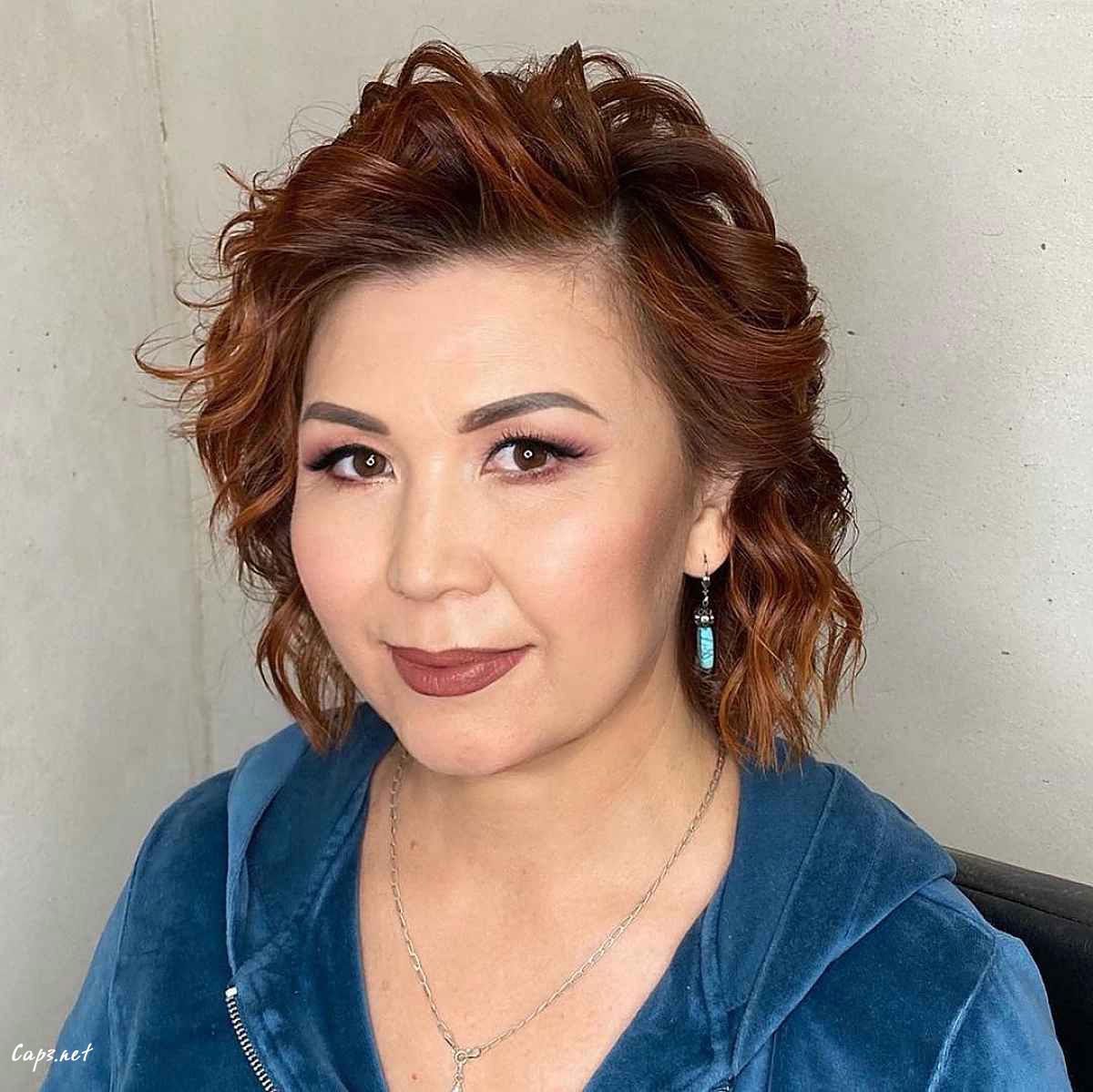 side parted wavy short hairstyle for women
