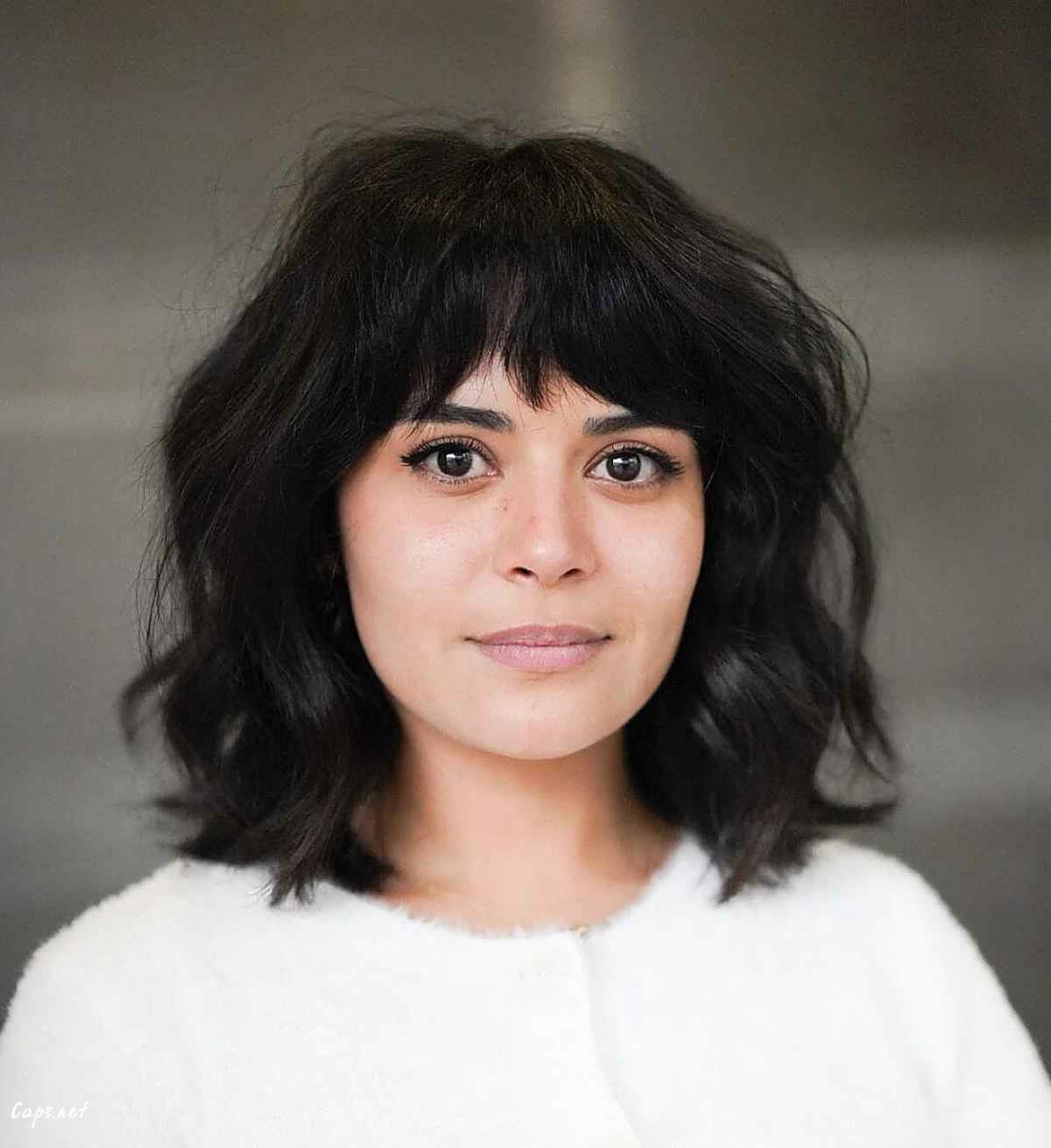 trendy shoulder length wavy bob hairstyle