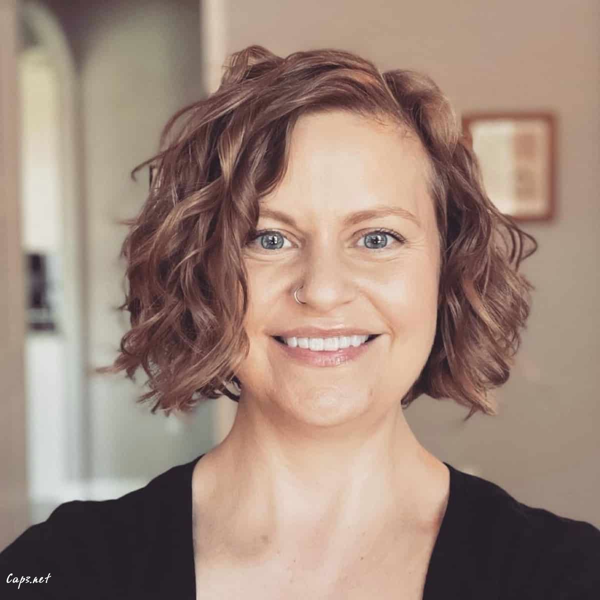 wavy short hair for women over 30