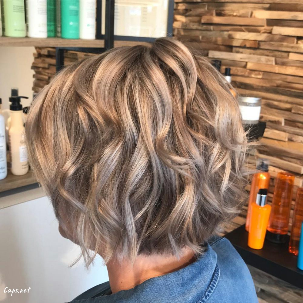 cute haircut for wavy hair