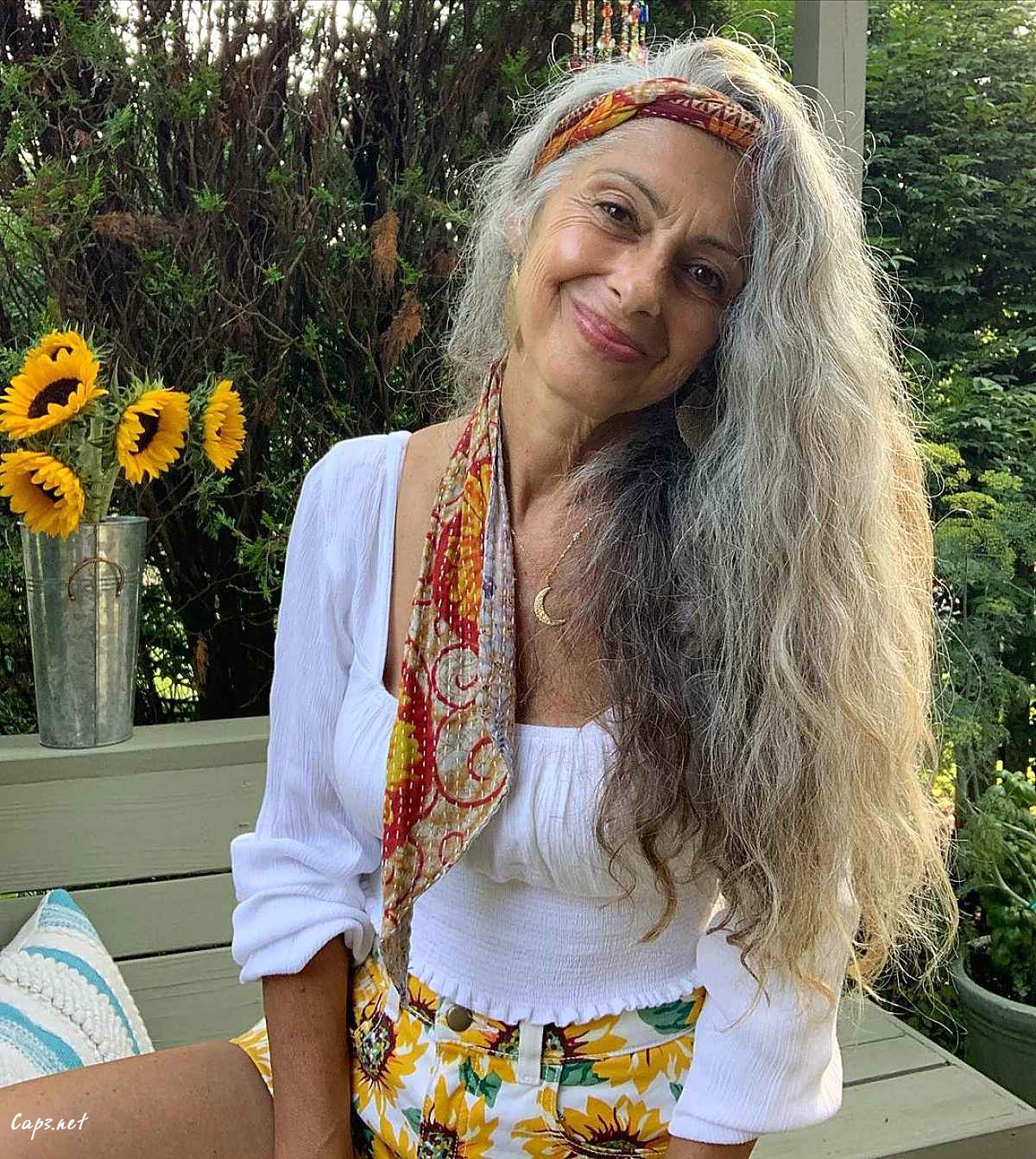 stunning long wavy hair for women aged 60