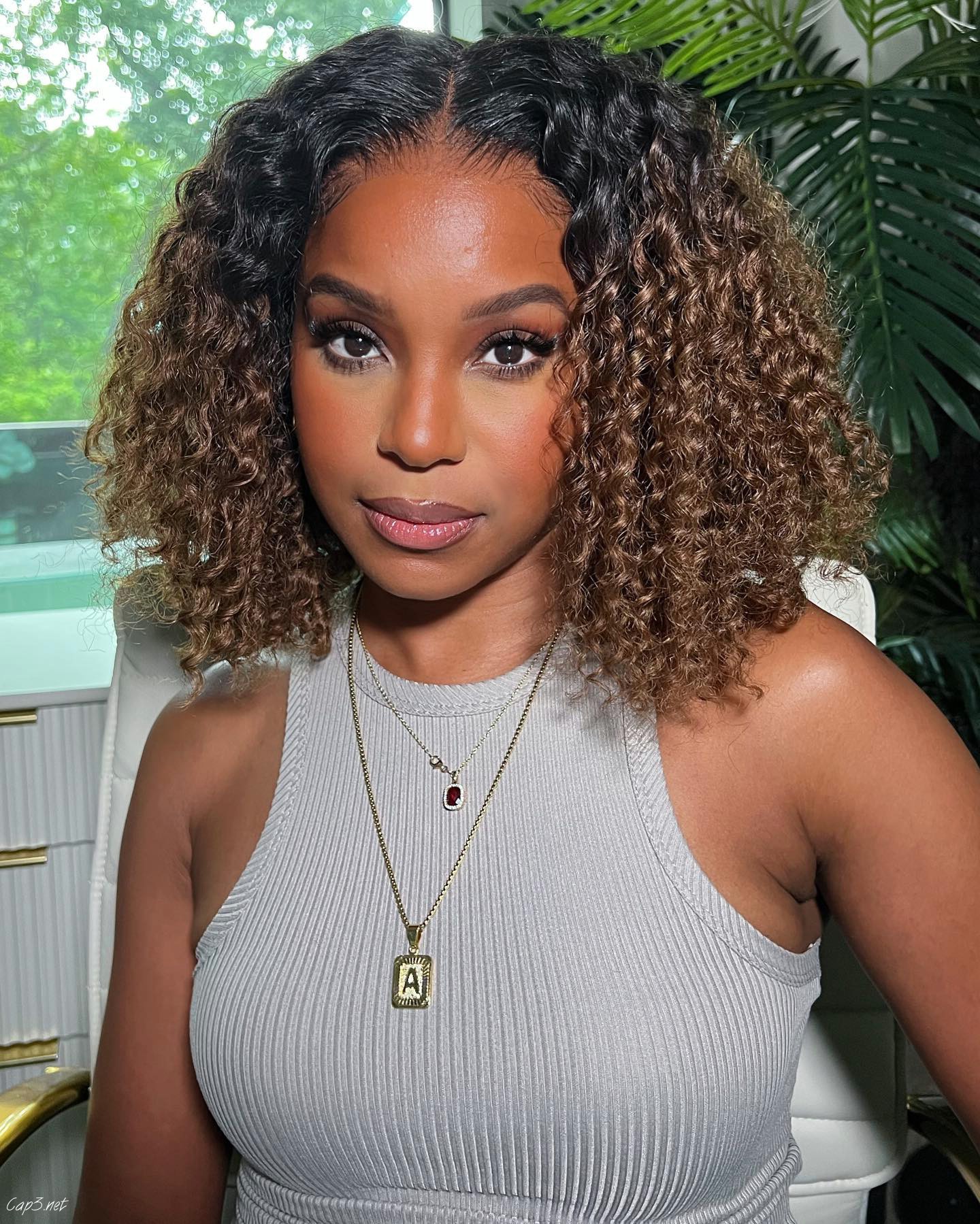 Middle Part Curl Look