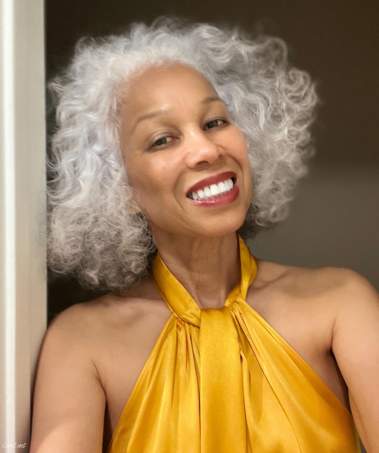 Silver Bob Curly Look