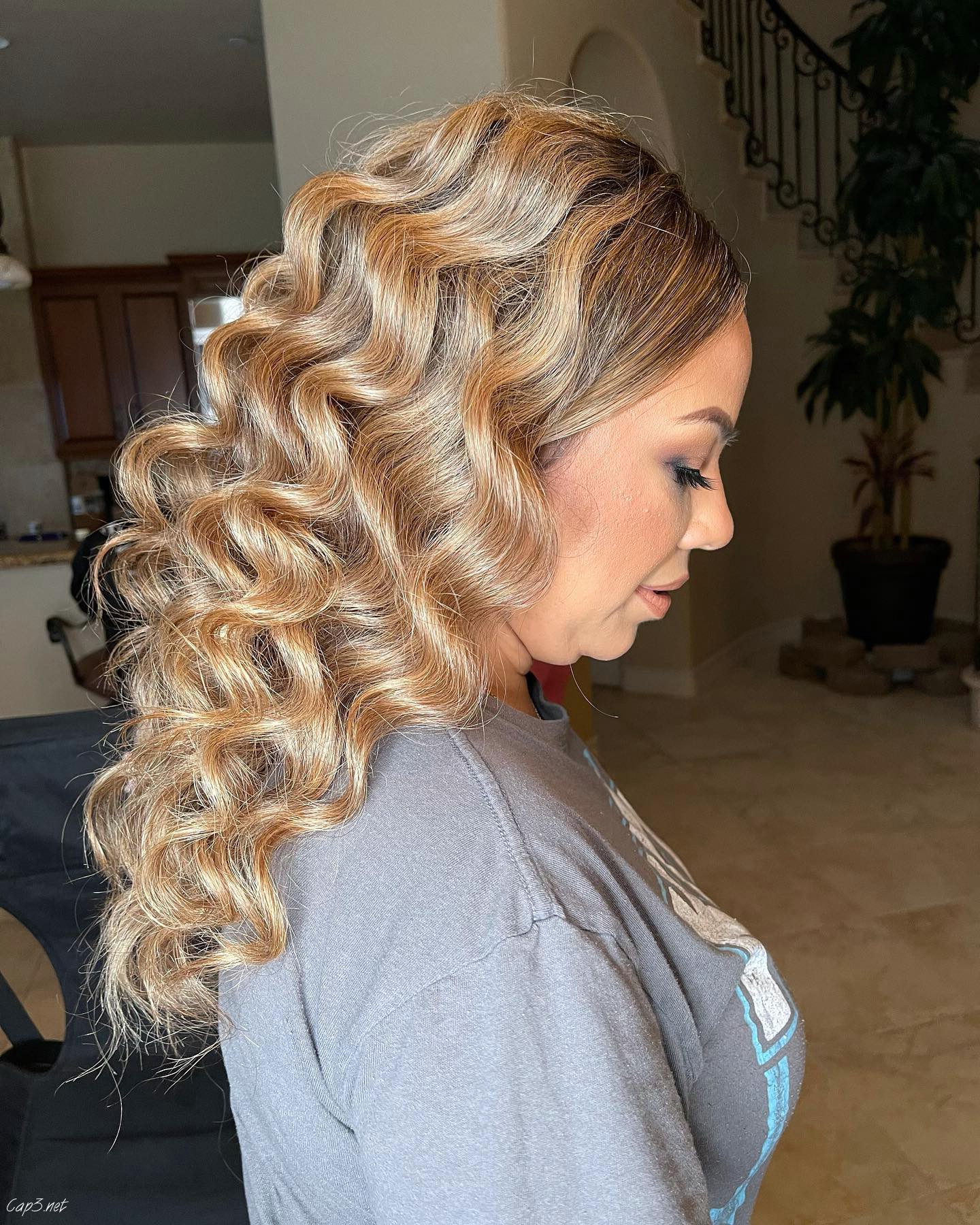 Soft Blonde Elegant Waves