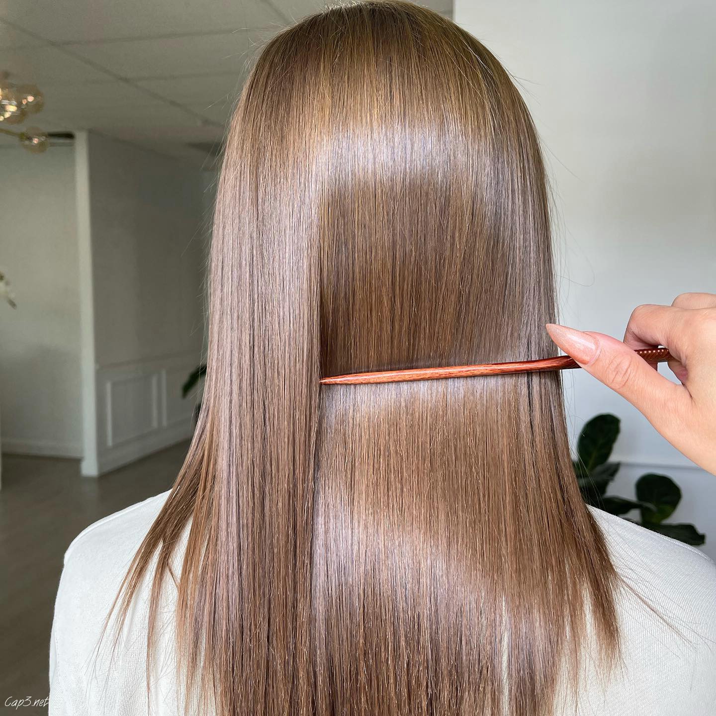 Brown Glossy Glass Hairdo