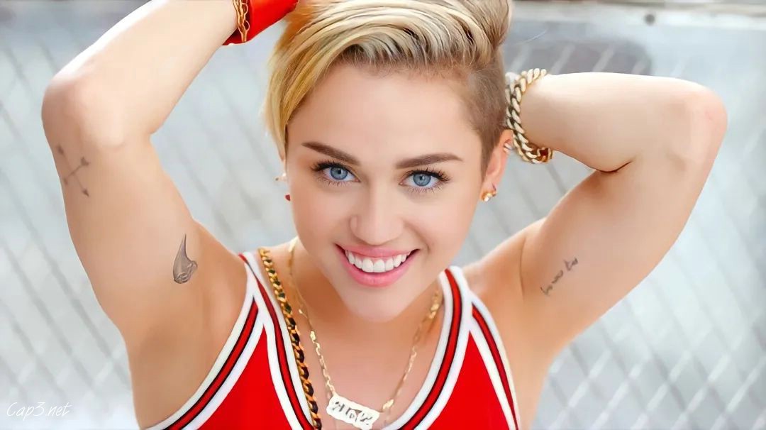Pompadour Hairstyle Blonde Look