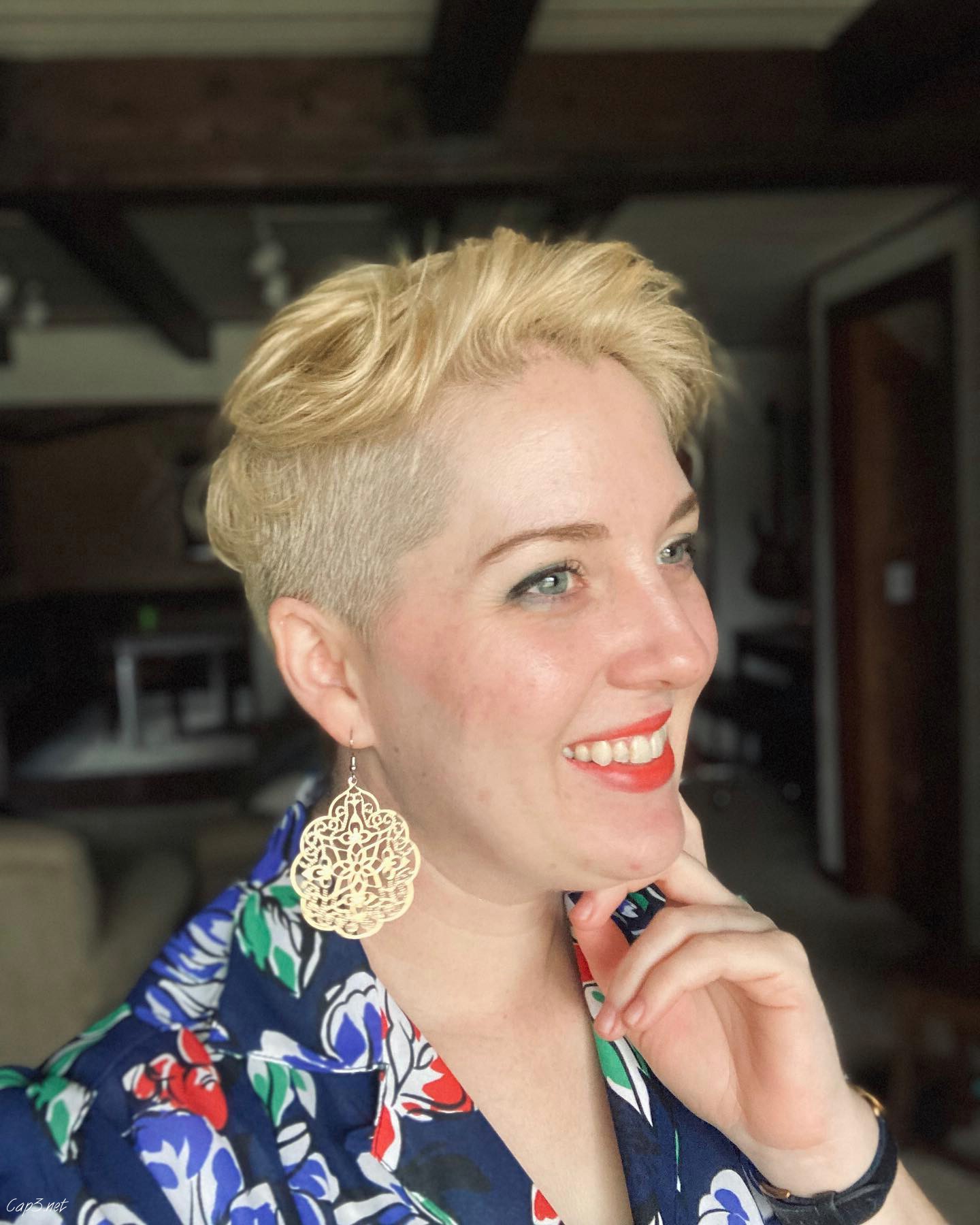Short Blonde Pompadour