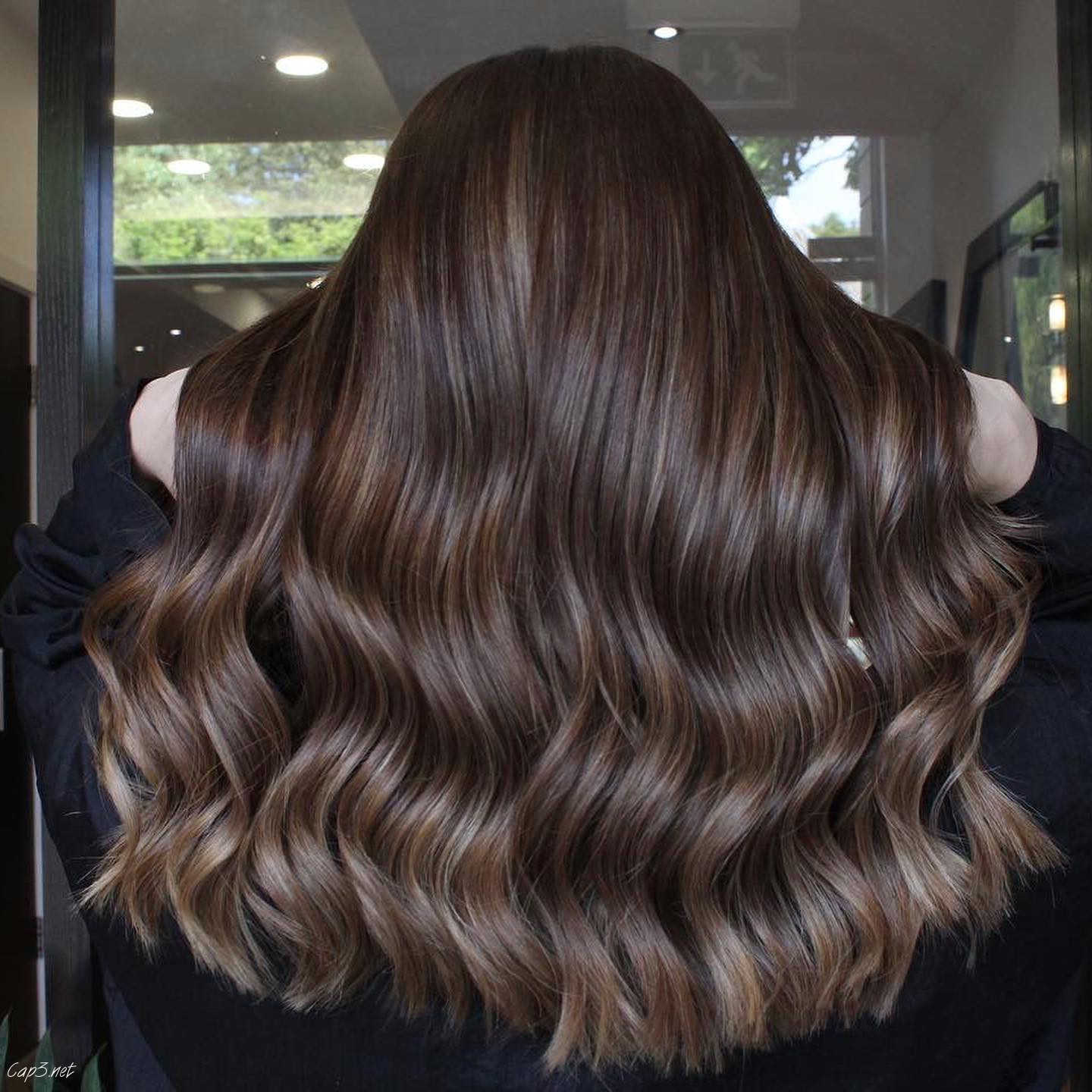 Wispy Voluminous Glass Haircut