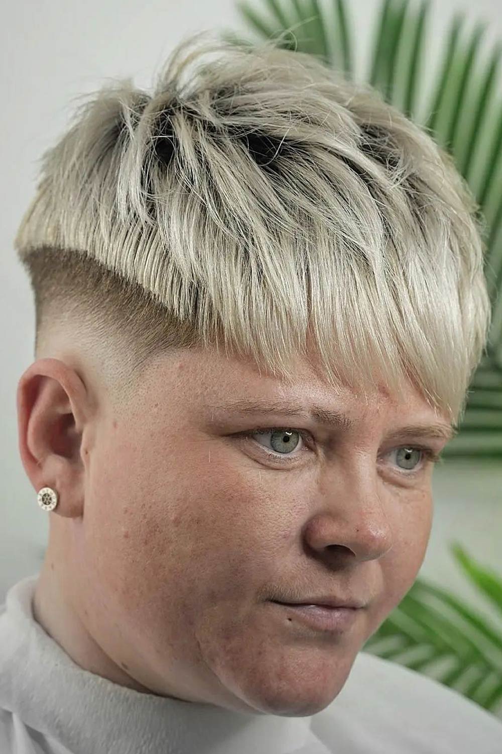 taper haircut women faded sides