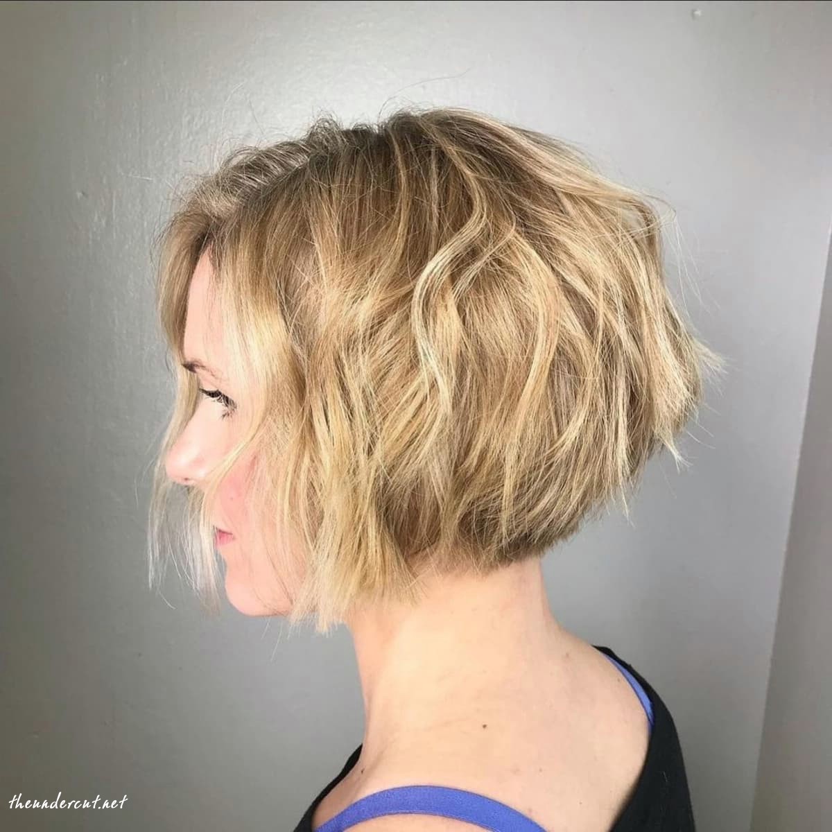 short blonde layered shaggy hair