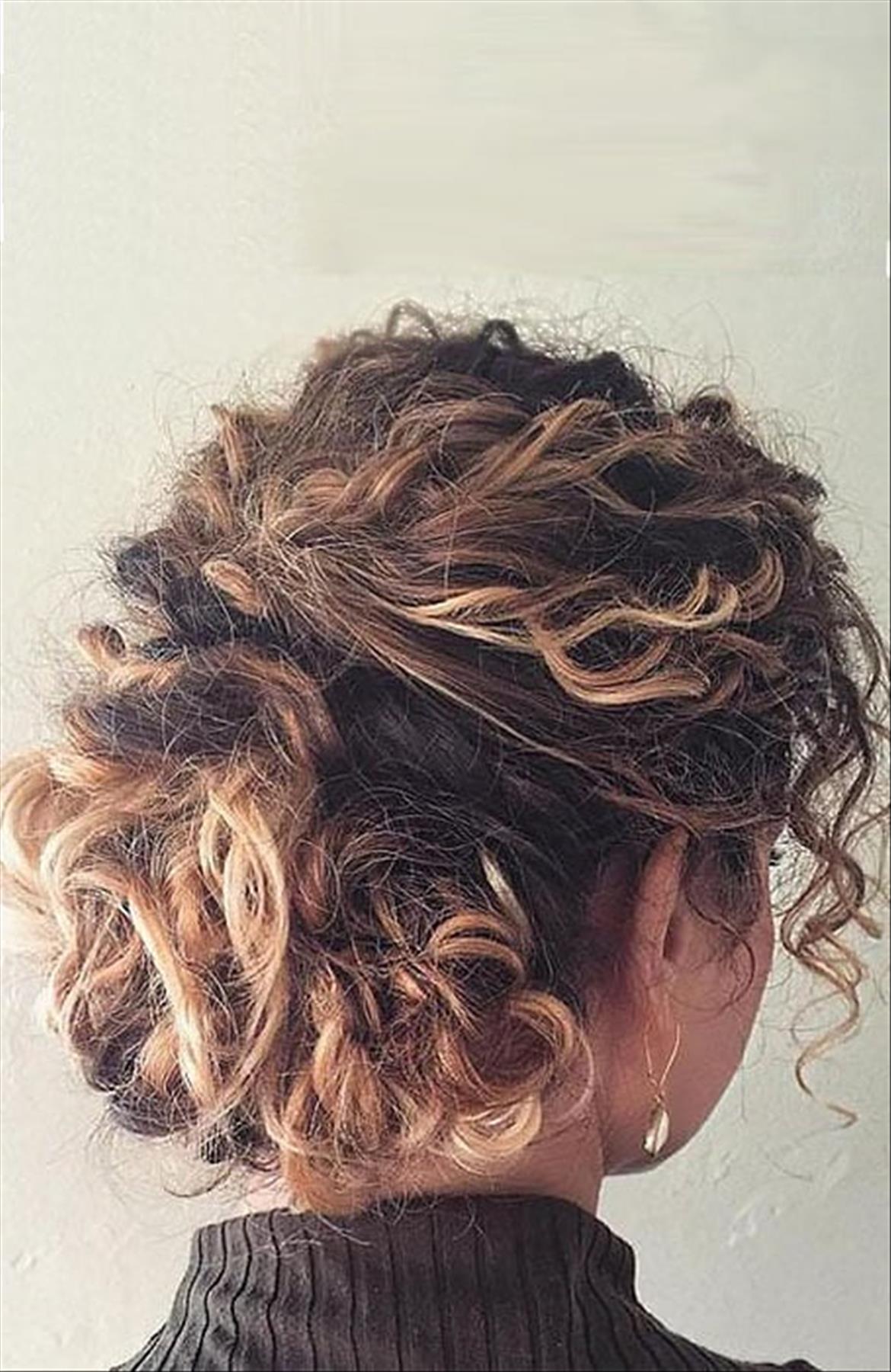 Top Ways How To Style Short Hair For Any Occasion 23