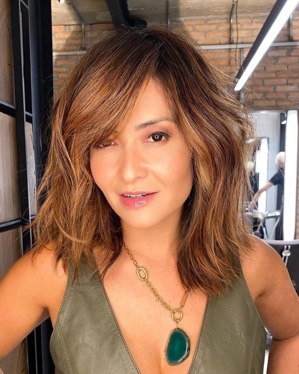 choppy lob with side bangs