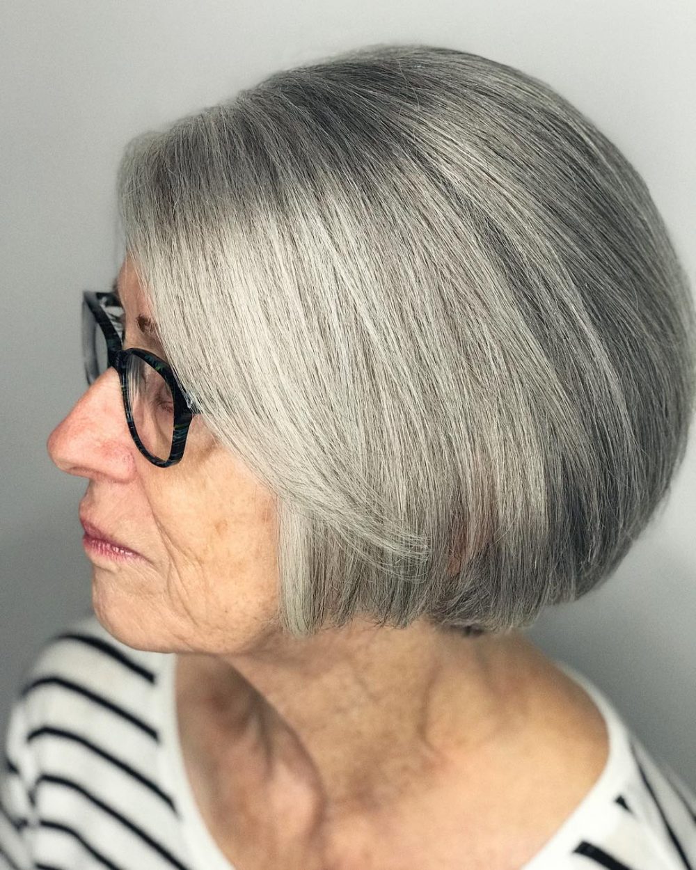 great hairstyle for women with glasses