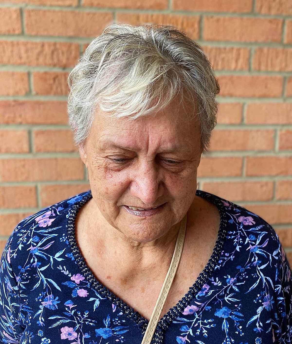 pixie haircut for women over 60 with thin hair
