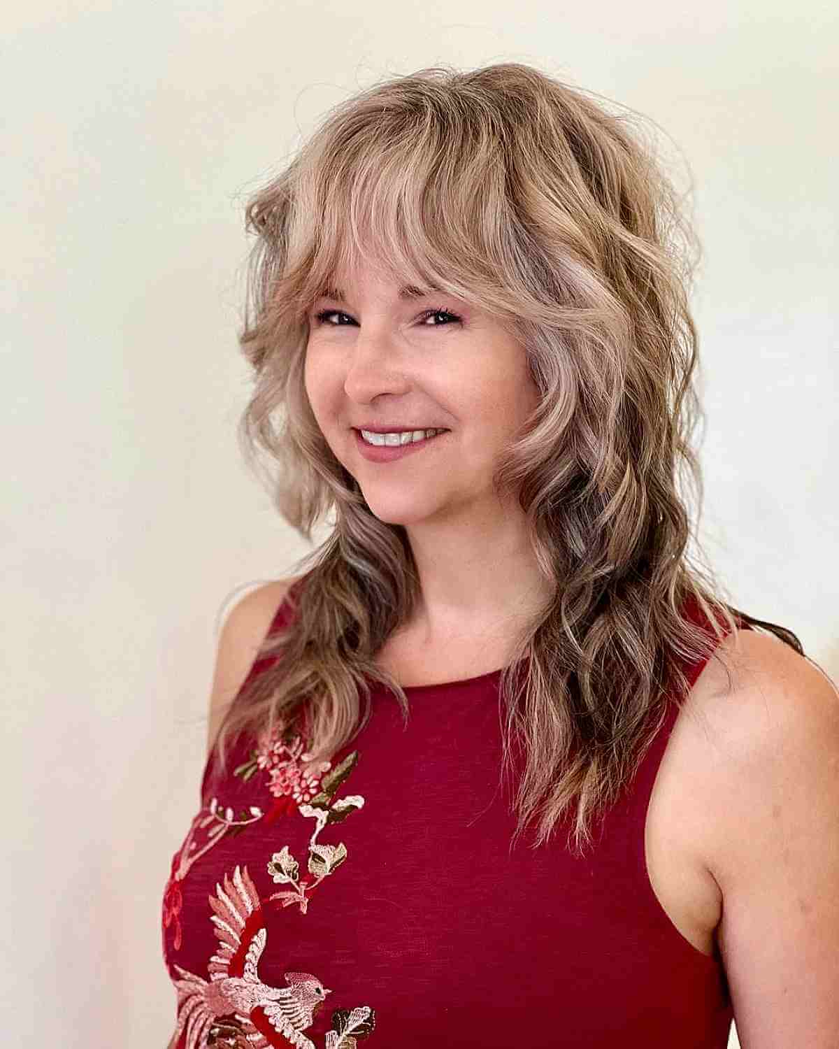 shullet with bangs and loose waves for a lady over 40