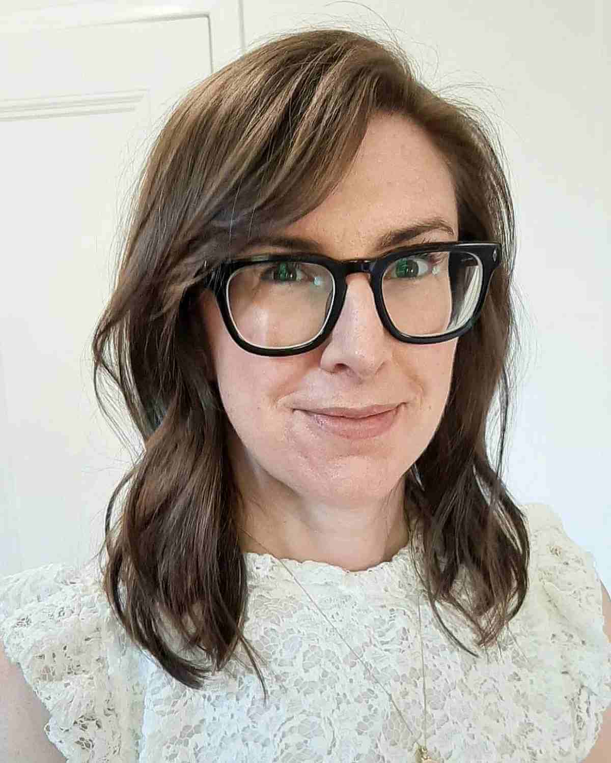 soft wavy hair with side bangs for ladies 40 and over