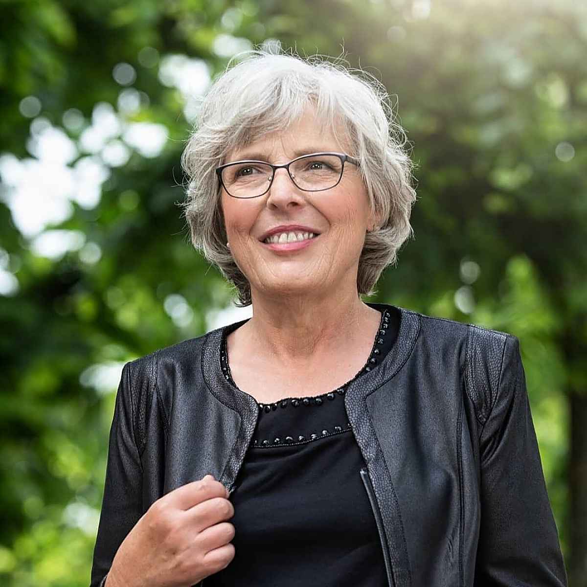 voluminous bob for old ladies past 60 with thin hair
