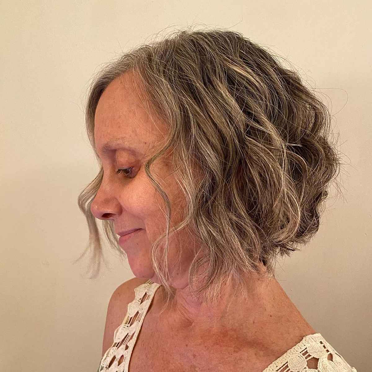wavy bob hairstyle for women 60 1