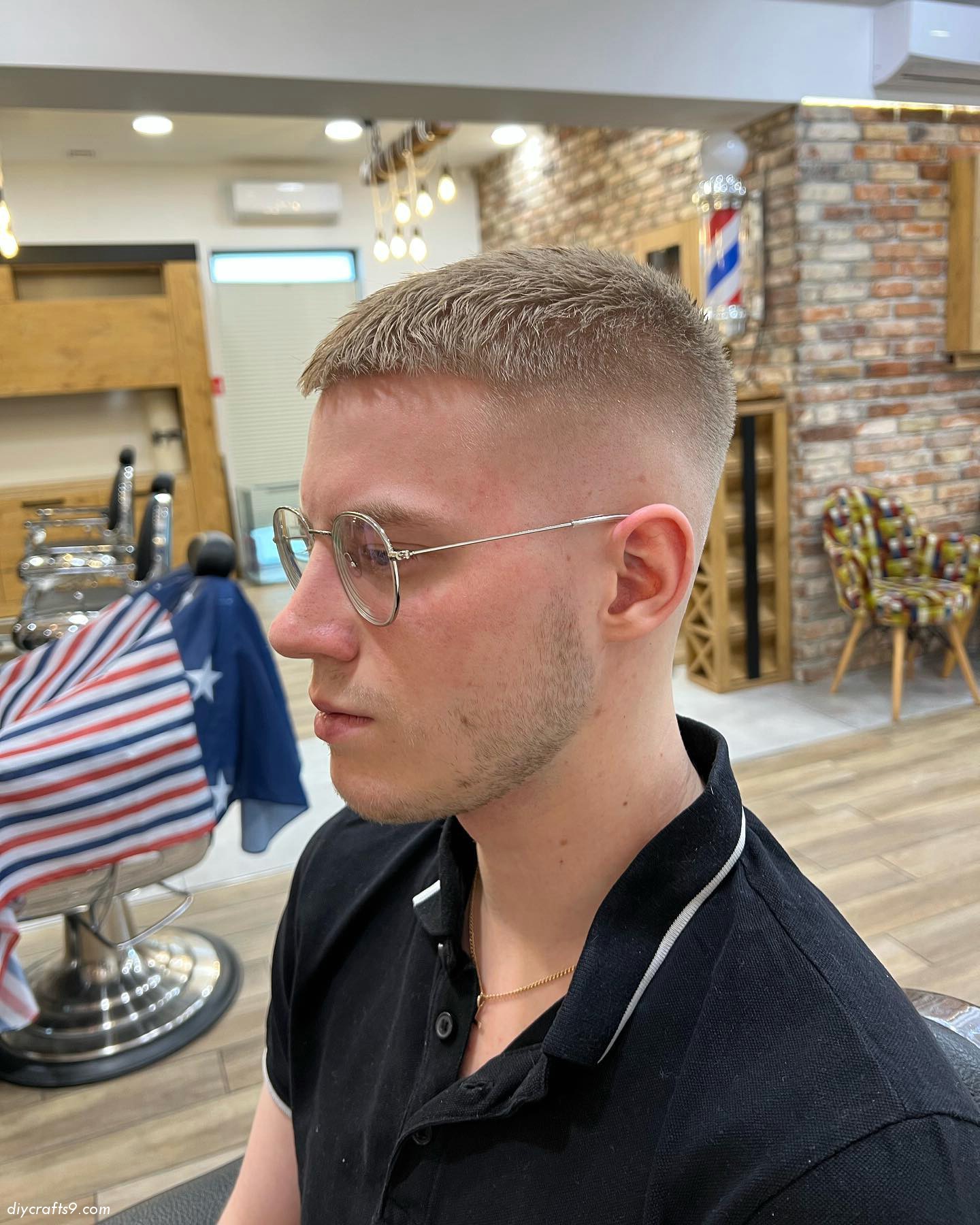 Buzzcut Hairdo Blonde Look