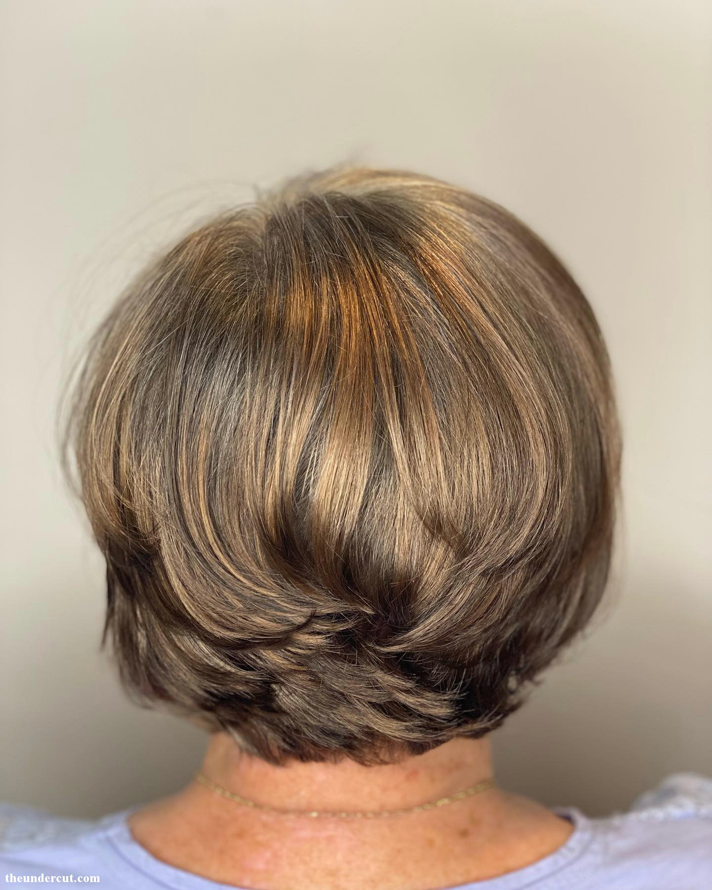 Chic Short Gray Hair Blend