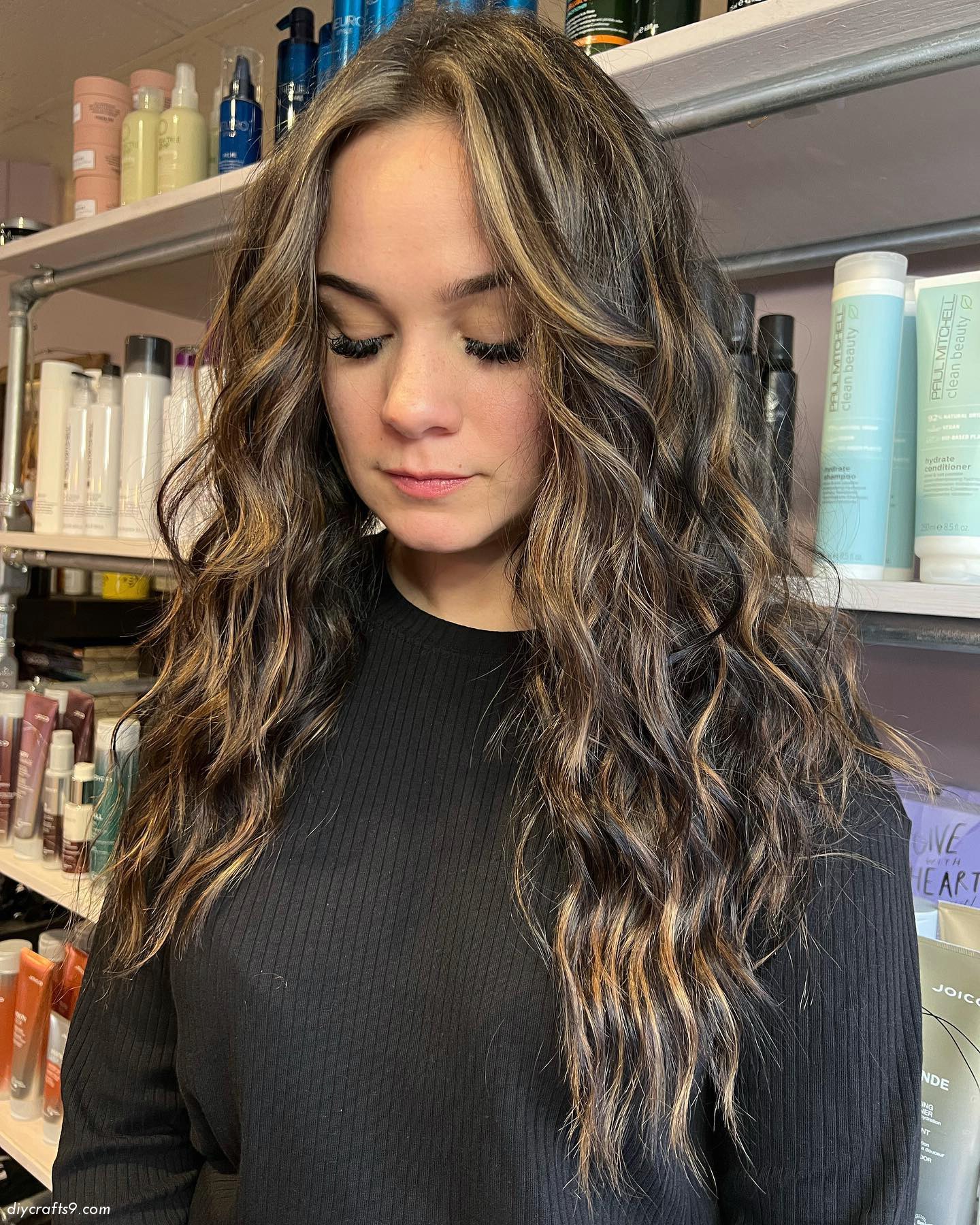 Chic Wavy Mushroom Hair Color Look