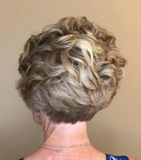Short Ruffled Hairstyle with Blonde Highlights