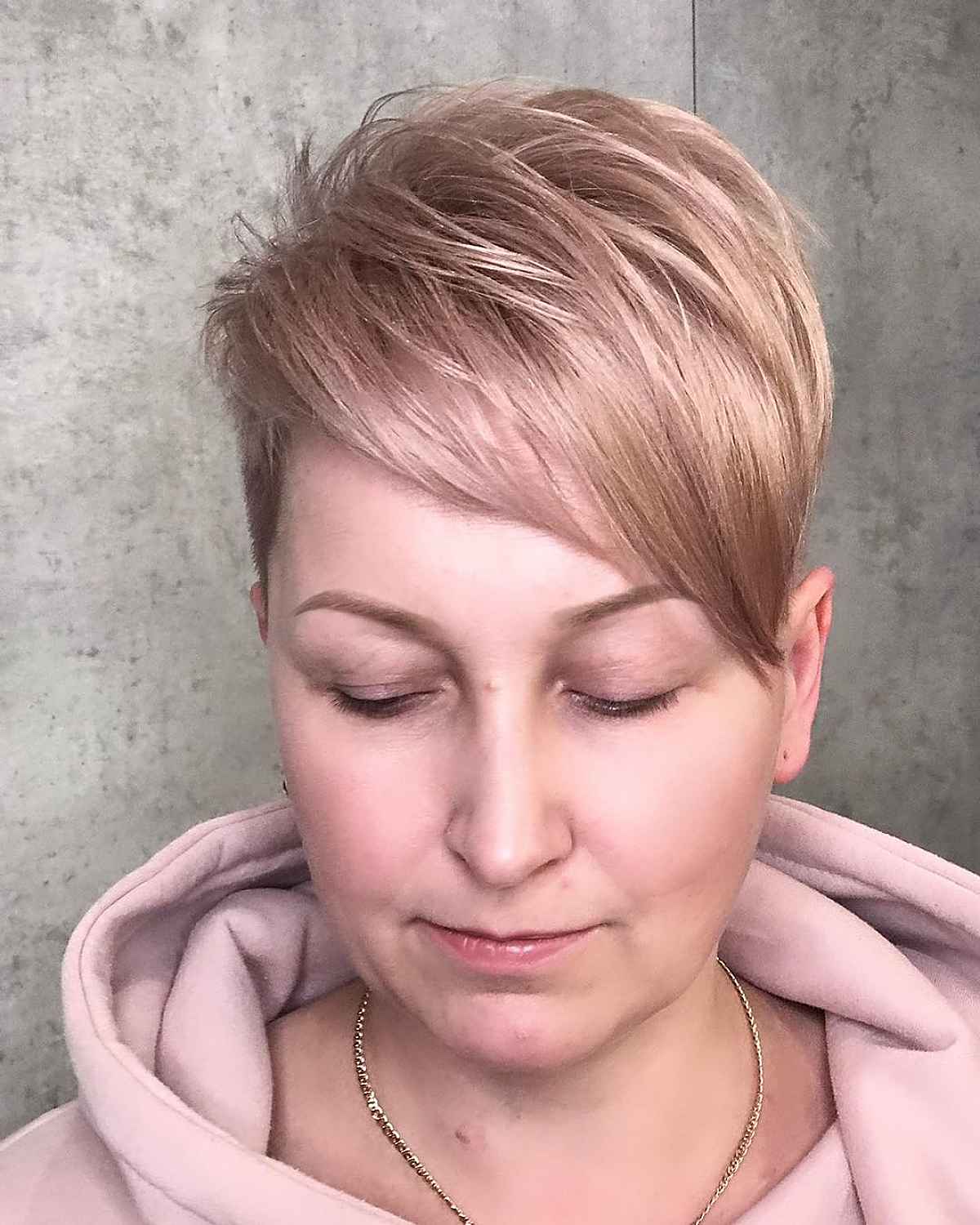 crown layers on pixie hair for women over 40 years old