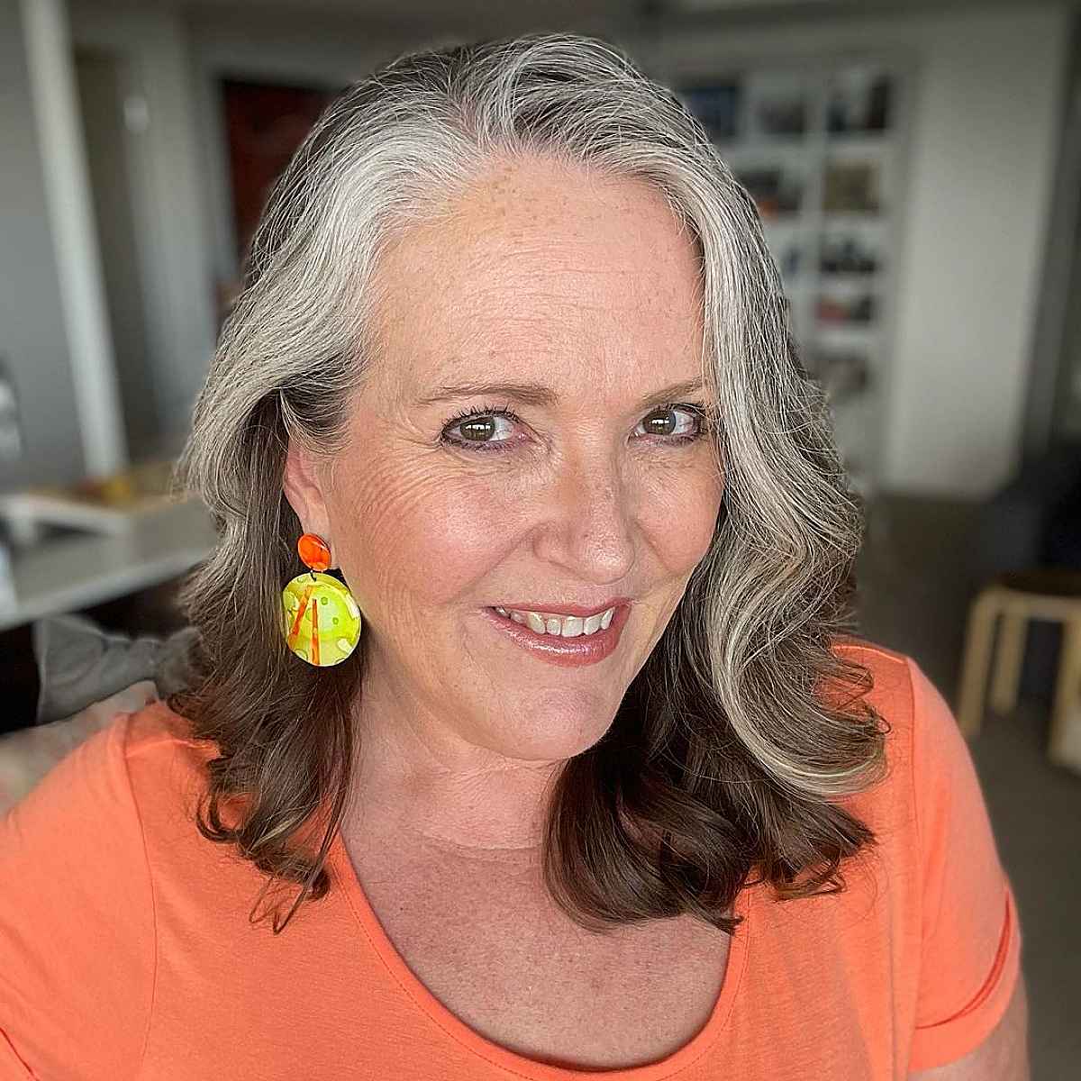 easy haircut for greying hair for women in their sixties