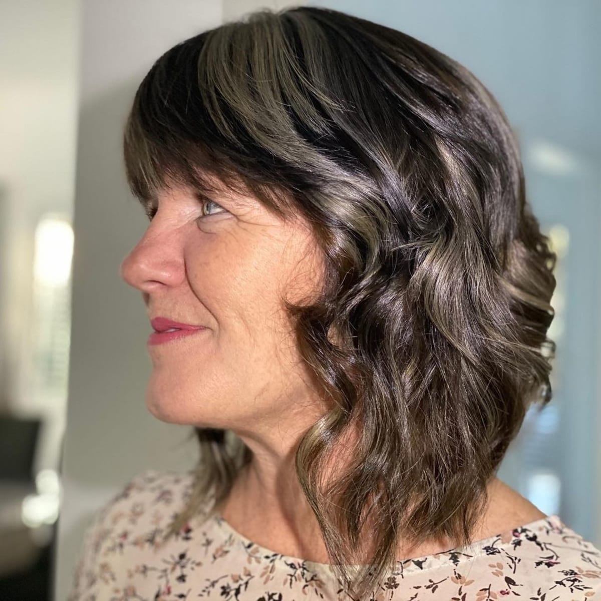 edgy lob with loose waves