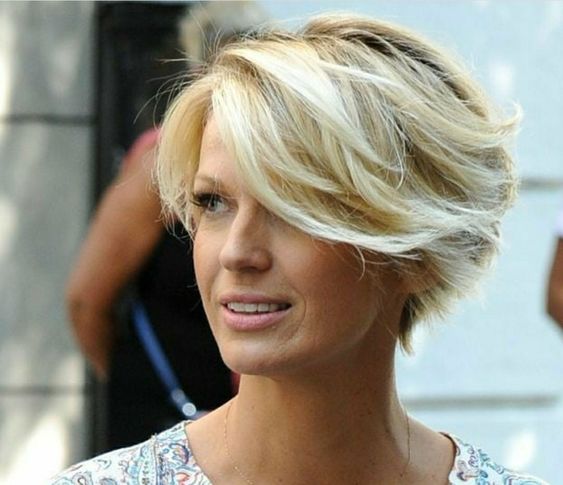 hairstyles for women over 50 17