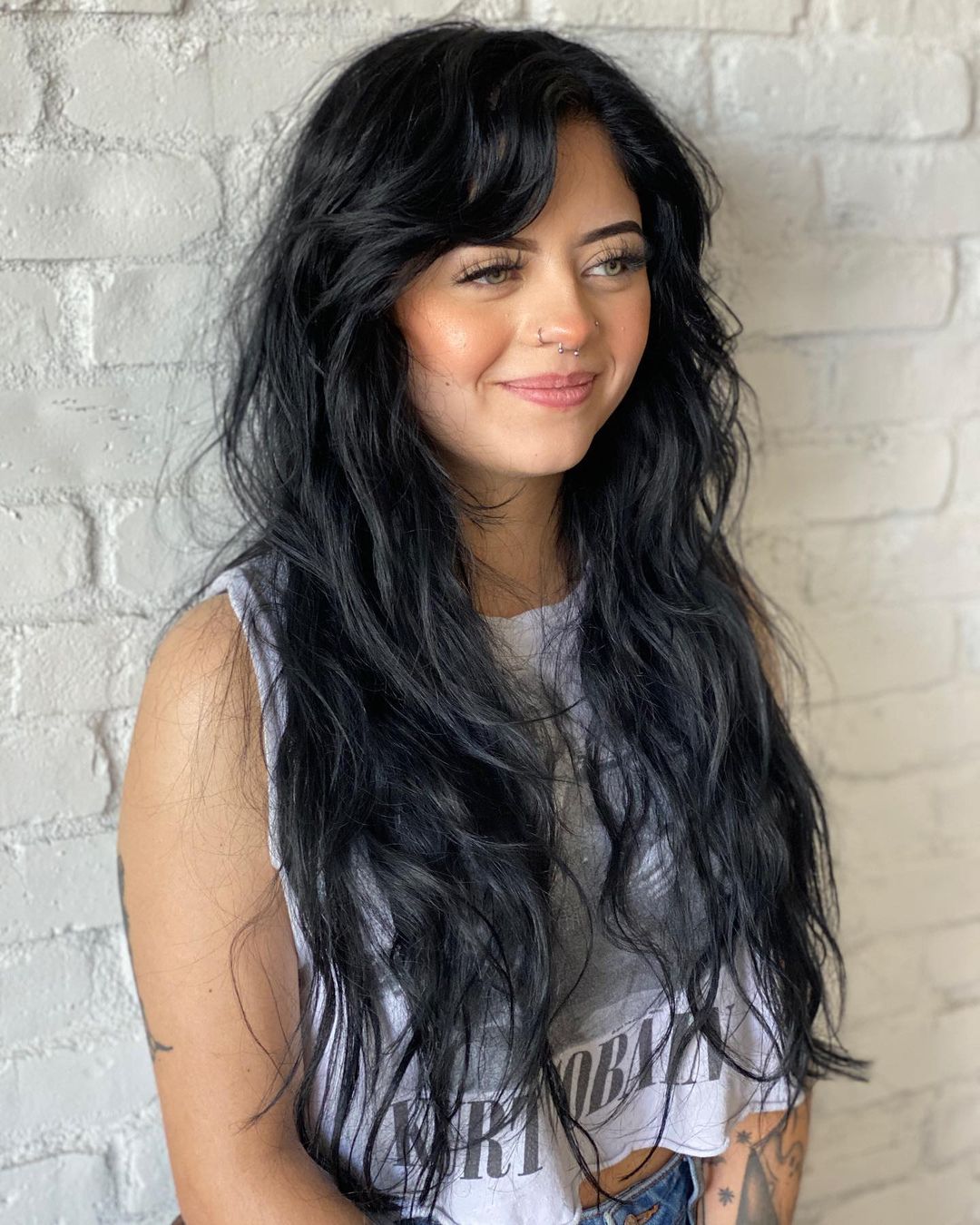 long and shaggy cut for round faces