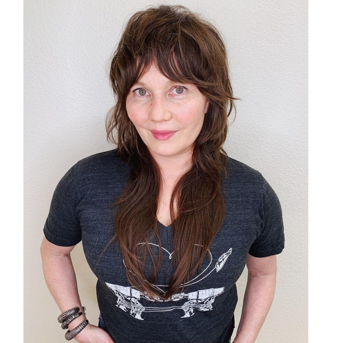 modern shaggy hairstyle for older women