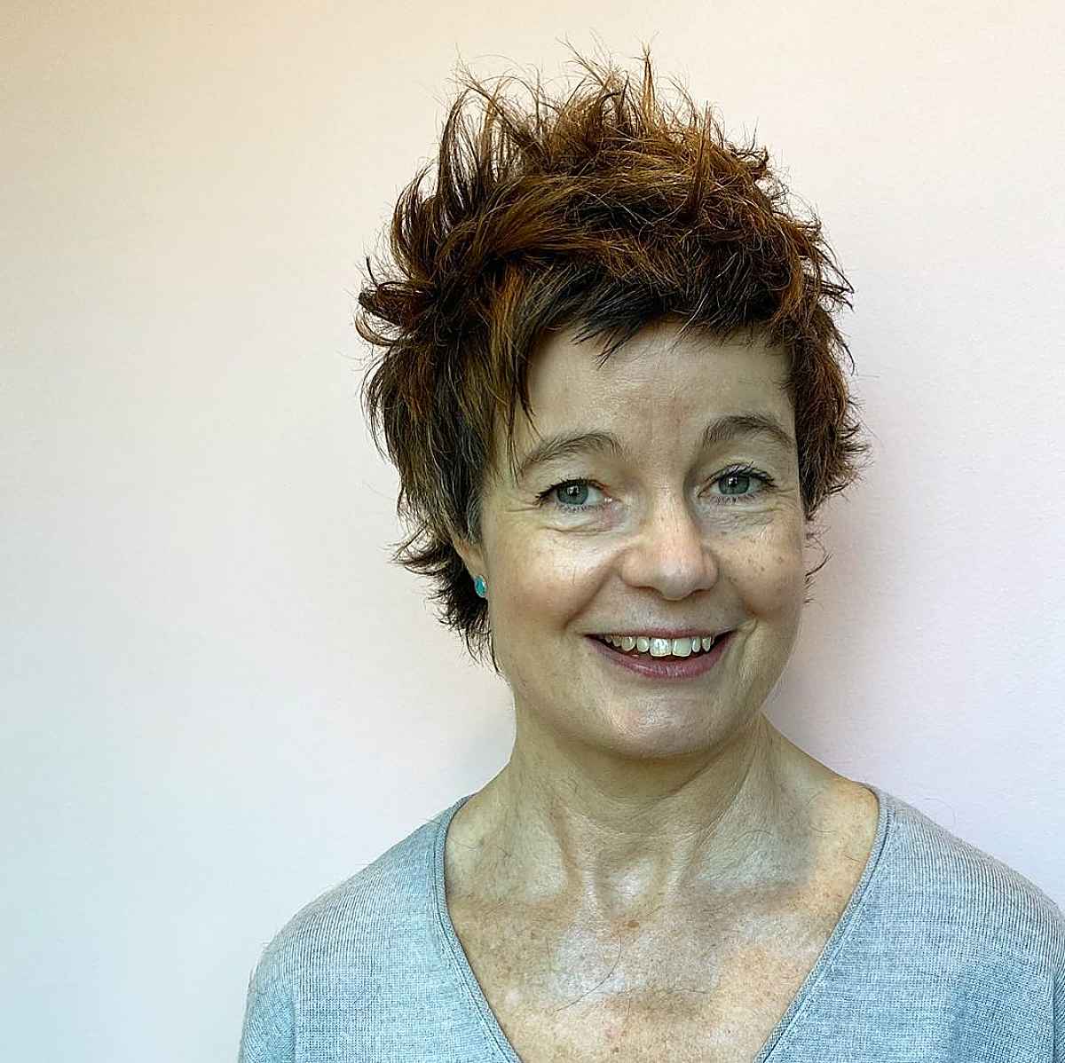 short pixie hairstyle for women in their 60s