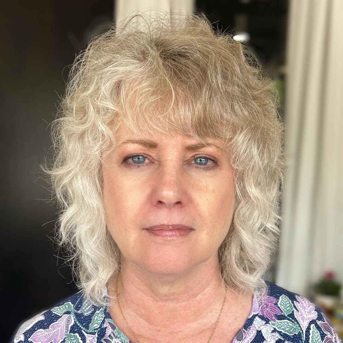 wavy bob for thin hair with soft bangs