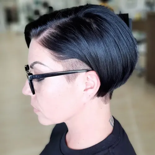 Asymmetrical Pixie Bob with Short Nape