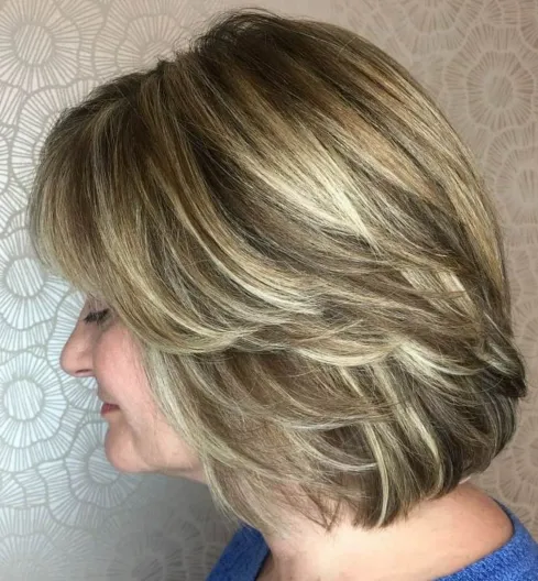 Medium Feathered Bronde Bob